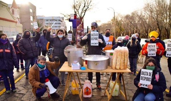 Río Gallegos: olla popular contra los despidos en la Municipalidad y YCRT