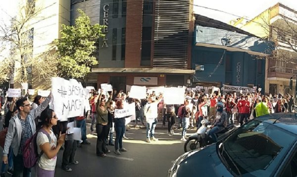 Abrazo al Conicet en Tucumán