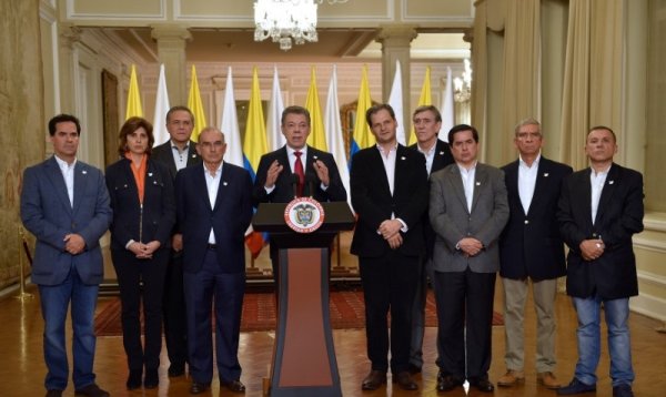 Triunfo del No detona crisis política en Colombia