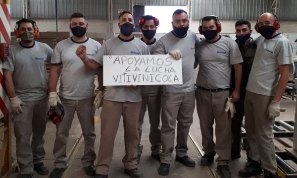 Unidad: Trabajadores de Cuyoplacas apoyan el paro vitivinícola