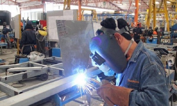 Desaceleración en la industria, cayó un 1,2 % mensual en julio