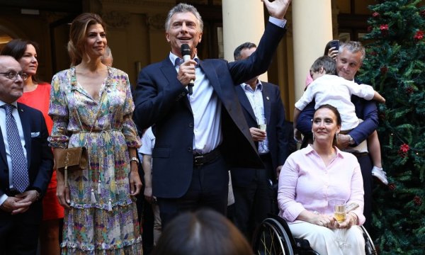 Macri se despidió de la Casa Rosada con un brindis y dijo que va a descansar