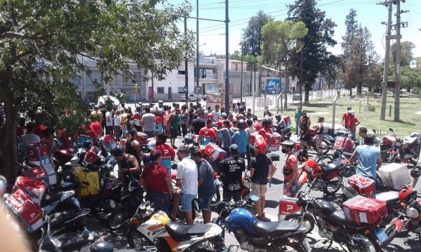 Trabajadores de Pedidos Ya se movilizaron por aumento salarial en Córdoba