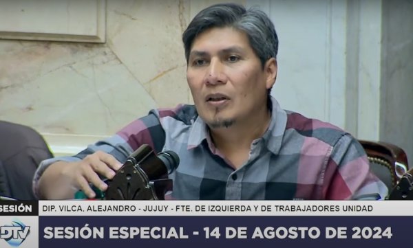 Alejandro Vilca repudia la represión a docentes en las afueras del Congreso