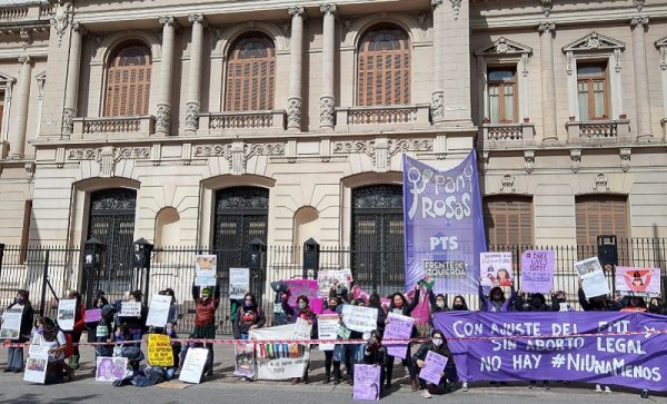 #3J en Jujuy: mujeres manifestaron porque la lucha no se toma cuarentena