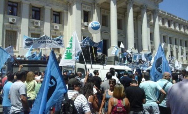 Córdoba: Mestre aplica multa a los gremios para acallar las protestas