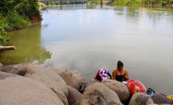 Falta de agua potable y contaminación por agroquímicos en Cuenca del Sixaola ¿Cómo afectan a las mujeres?