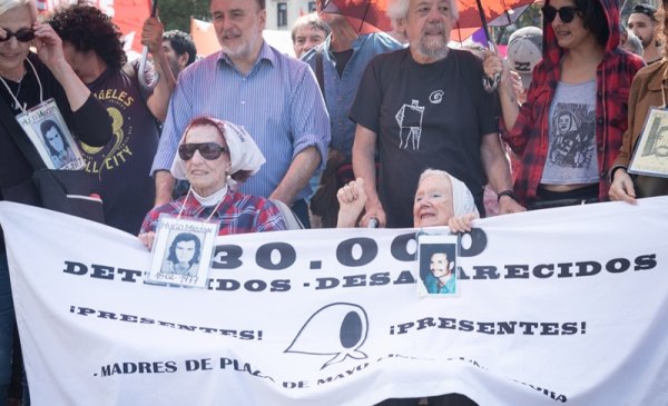 Se realizó la 43° Marcha de la Resistencia convocada por Madres de Plaza de Mayo Línea Fundadora