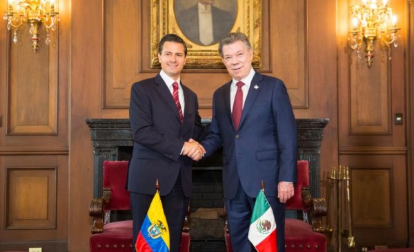 Peña Nieto entrega un millón de dólares para apoyar “proceso de paz” en Colombia