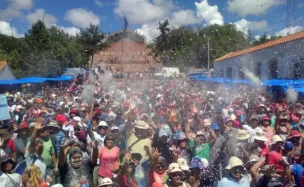 Humahuaca: Concejales de VIA, la UCR y el PJ votan ordenanza que afecta a comparsas y la venta ambulante