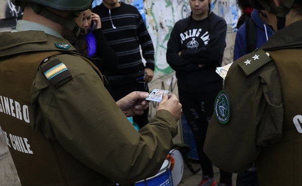 Control preventivo de identidad: Carabineros se adjudica nuevo sistema mientras funcionario mata a joven en Panguipulli en pleno procedimiento