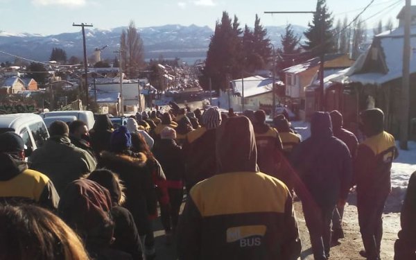 Trabajadores de Mi Bus en Bariloche exigieron el pago de salarios y mejores condiciones laborales