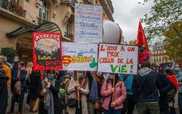 Francia: fue masivo el paro docente contra los protocolos inseguros del Gobierno de Macrón