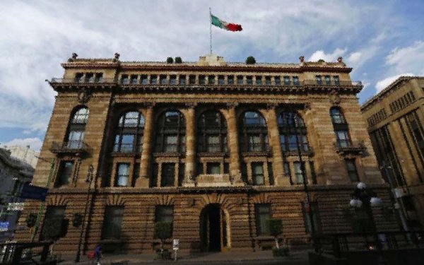 Nuevo golpe al peso mexicano: alza de tasas de la Reserva Federal