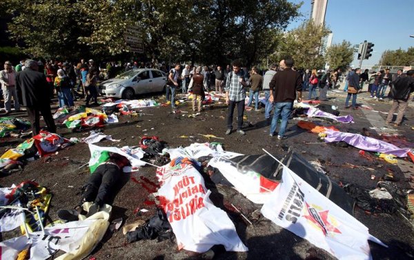 Más de 80 muertos en un atentado contra manifestación por la paz en Turquía