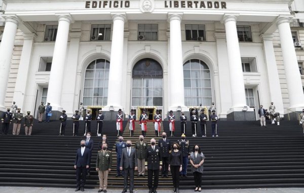 Silencio progresista frente a la visita de Craig Faller, jefe del Comando Sur