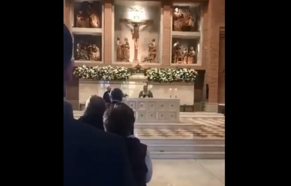 Con estrofa de la dictadura termina himno nacional en iglesia de Vitacura