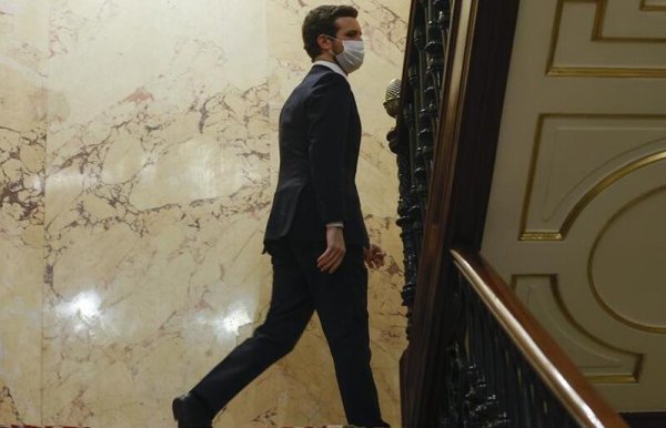 Casado abandona el hemiciclo tras un discurso con aire de despedida