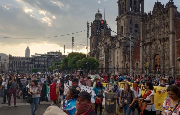 Miles marcharon en México contra ataques a comunidades indígenas y del EZLN