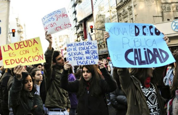 Nueva movilización de los secundarios al Ministerio de Educación porteño