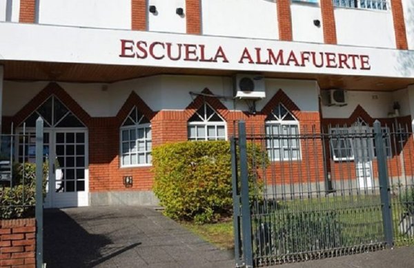 Colegio Almafuerte de Castelar despide a docentes