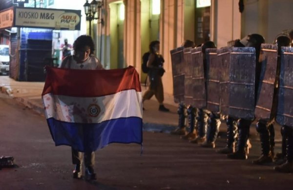 Al menos 18 heridos por represión a las protestas en Paraguay