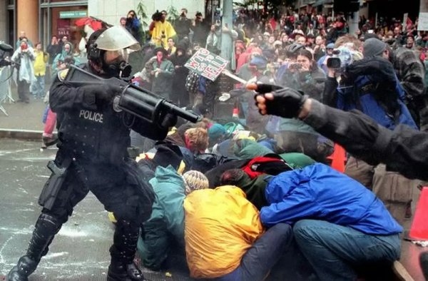 A 25 años de la "Batalla de Seattle": qué fue el movimiento antiglobalización