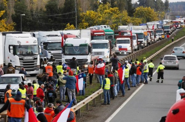 Gobierno se reúne con dueños de camiones e invoca la maldita Ley de Seguridad del Estado en Villarrica