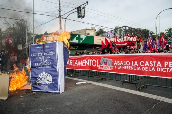 La política de la Cuenta Presidencial se inclina a la derecha, la calle a izquierda