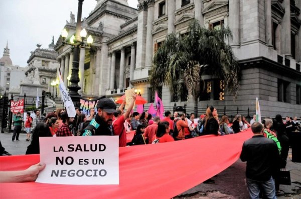 Pacientes con VIH en alerta: "Sin los medicamentos nos vamos a morir"