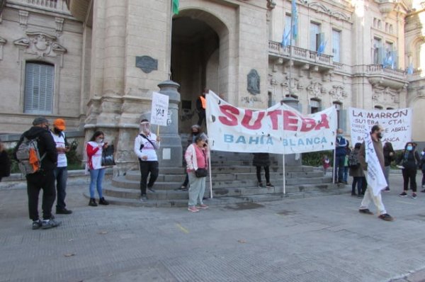 Paro docente en Bahía Blanca: exigen suspender la presencialidad y recursos para la virtualidad