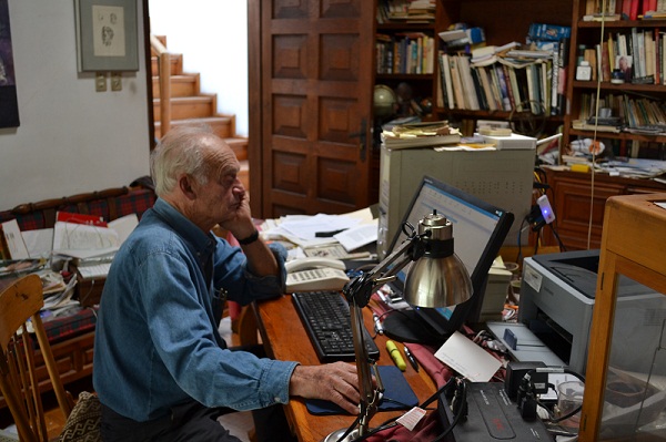 Esteban Volkov en el estudio de su casa, agosto de 2012 (Foto: Gabriel García Higueras)