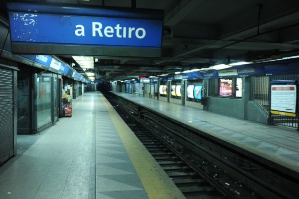 Subte: siguen las medidas de autodefensa con apertura de molinetes y paro en la Línea C