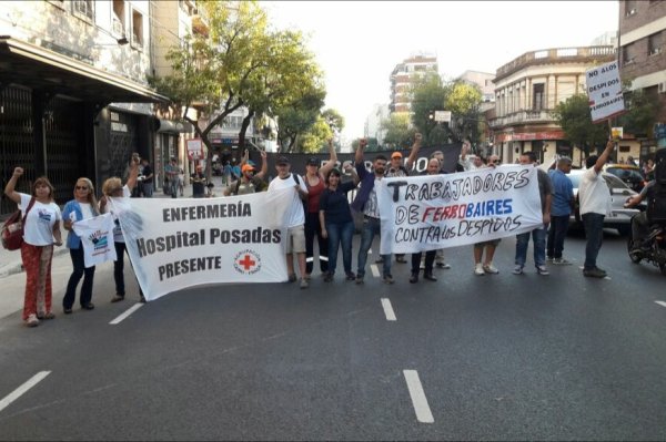 Trabajadores de Ferrobaires protestaron con un corte frente a la Unión Ferroviaria