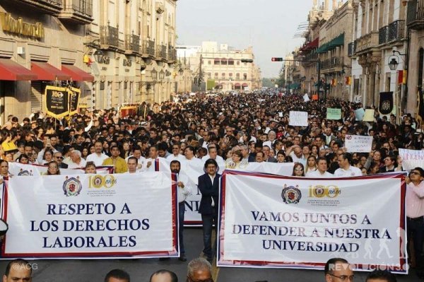 Trabajadores y estudiantes en defensa de la Universidad Pública UMSNH