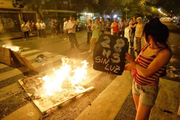 Continúan los cortes de luz, mientras el gobierno niega problemas de fondo