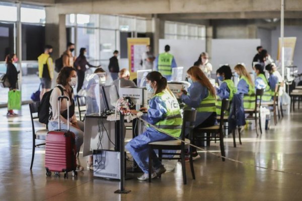 Cierran dispositivos de testeo y dejan en la calle a trabajadores