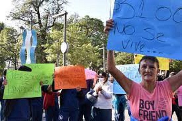 Trabajadores de limpieza del sector Salud: “somos esenciales pero cobramos $31.000 y estamos en negro hace mas de 30 años”