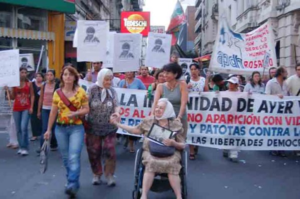 A 40 años llenemos las calles de Rosario contra la represión de ayer y de hoy