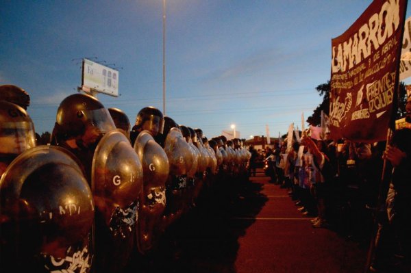 Piden investigar a Bullrich y Burzaco por la represión del 6 de abril en Panamericana