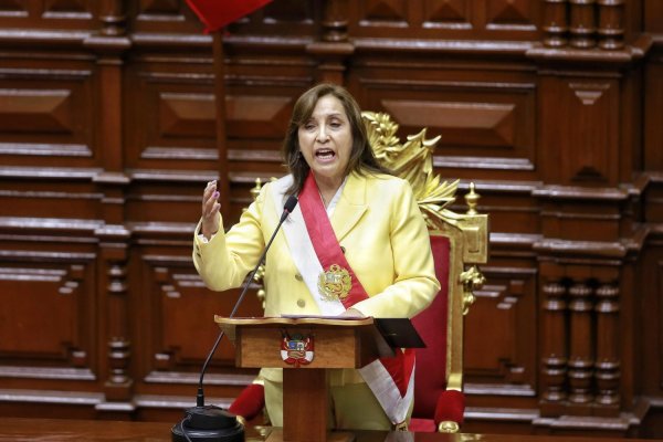 Dina Boluarte pretende quedarse hasta julio del 2026