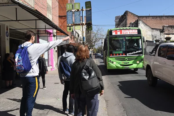 UTA anunció un paro por tiempo indeterminado ante los despidos masivos anunciados por empresarios