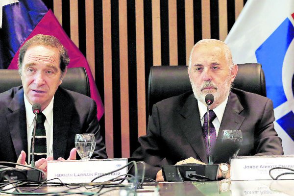 Fiscalía revela reuniones entre Ministro de Justicia y Jorge Abbott por procesamiento de Iván Moreira