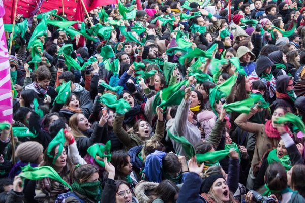 Tsunami verde y lágrimas celestes: crónica de un primer triunfo