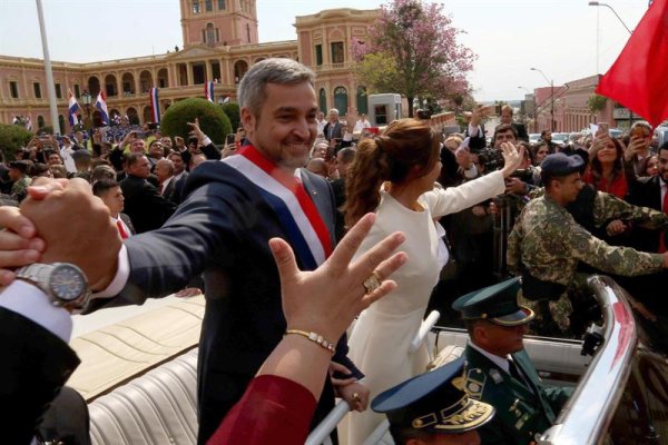 El conservador Mario Abdo asume la presidencia de Paraguay