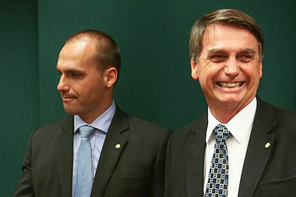 Hijo de Bolsonaro tuvo que pedir perdón por dichos sobre la situación chilena y la dictadura brasileña