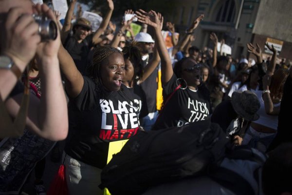 Imputan a policías por la muerte de Freddie Gray y levantan el toque de queda