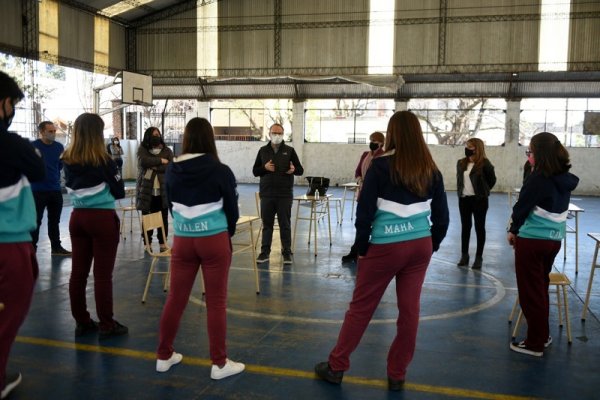 En pleno pico de contagios, el intendente de Tres de Febrero propone la vuelta a clases