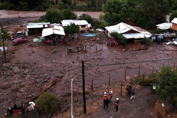 Alerta Amarilla en la Región Metropolitana por cortes de agua: El saqueo y deforestación detrás de la catástrofe social