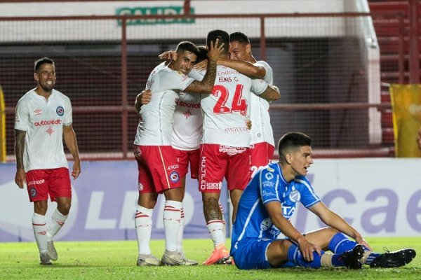 Argentinos le ganó con autoridad a un flojo Godoy Cruz